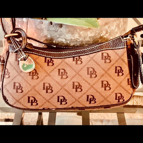 BLACK WEDGE - Picture 3 of 3